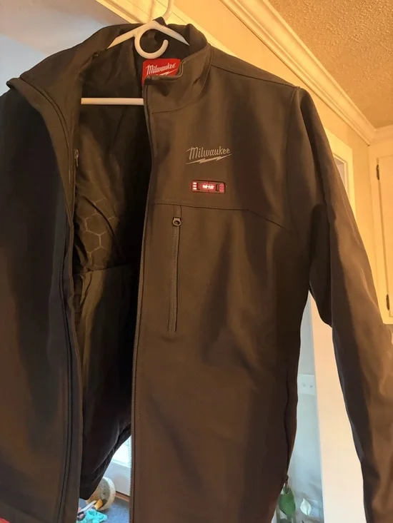Milwaukee Men’s L Toughshell heated M12 jacket battery charger NWT - Picture 6 of 10